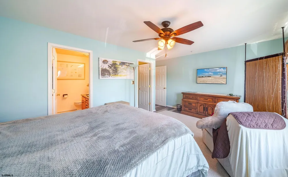 27 Bayside Dr Somers Point, NJ 08244