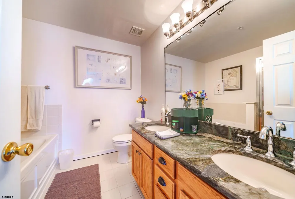 27 Bayside Dr Somers Point, NJ 08244