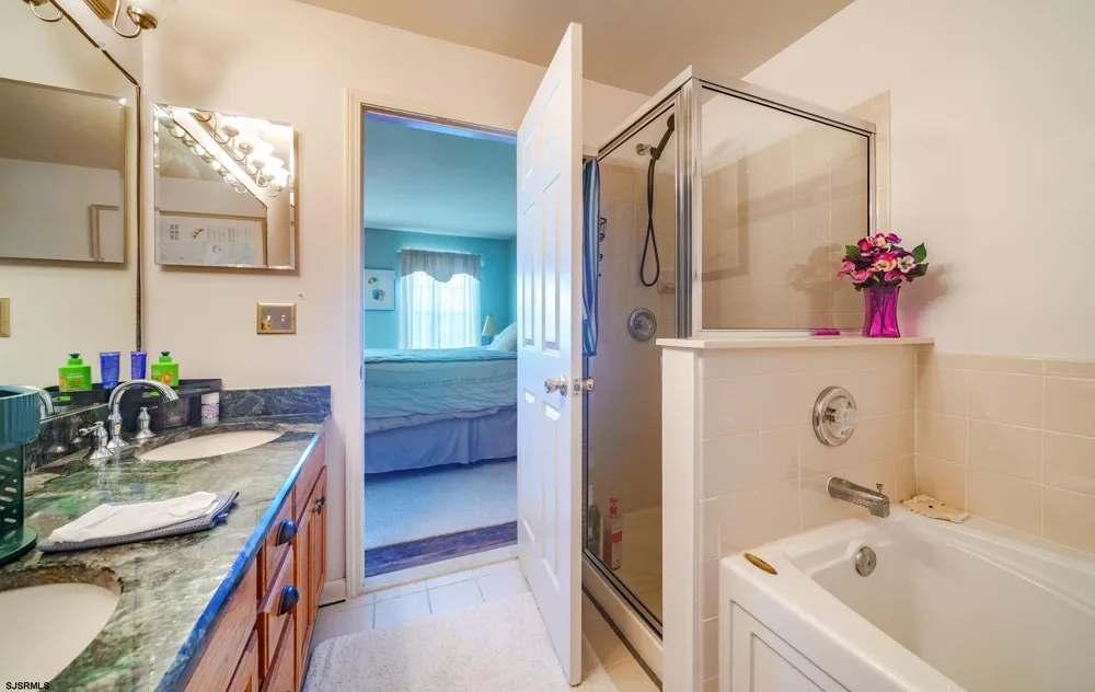 27 Bayside Dr Somers Point, NJ 08244