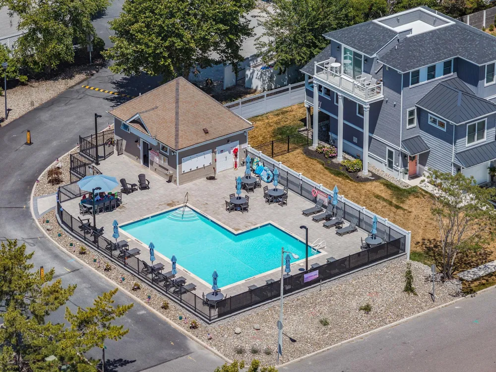 27 Bayside Dr Somers Point, NJ 08244