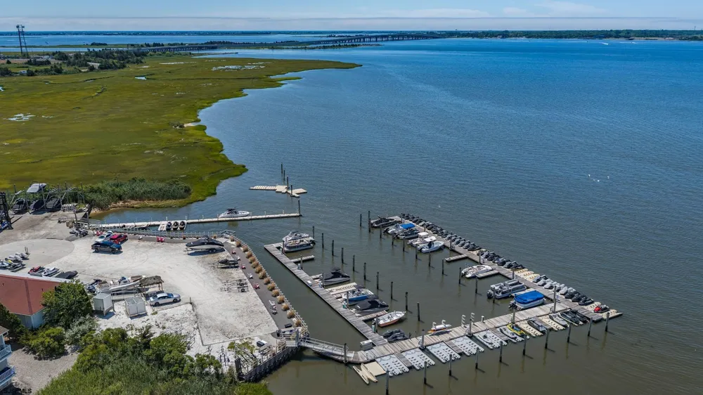 27 Bayside Dr Somers Point, NJ 08244