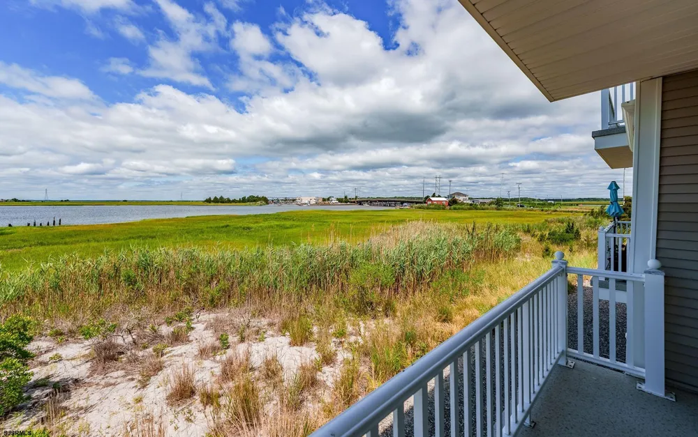 27 Bayside Dr Somers Point, NJ 08244