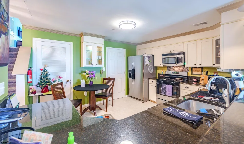 27 Bayside Dr Somers Point, NJ 08244