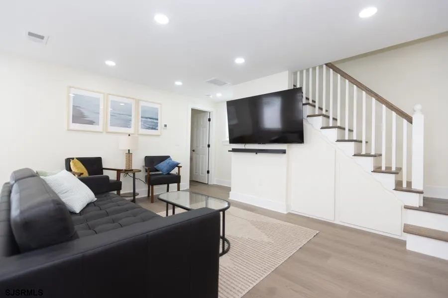 215 E Leaming Ave Wildwood, NJ 08260