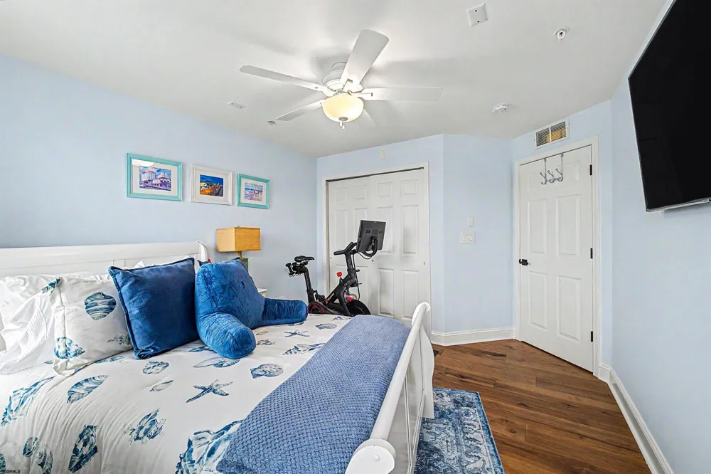 6 Bayside Dr Somers Point, NJ 08244