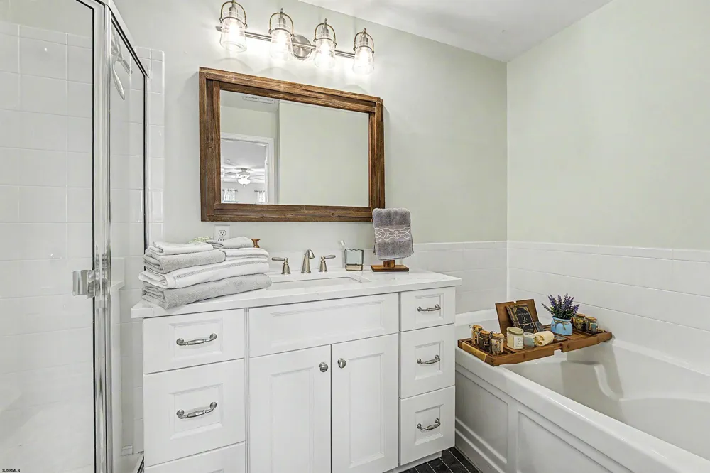 6 Bayside Dr Somers Point, NJ 08244