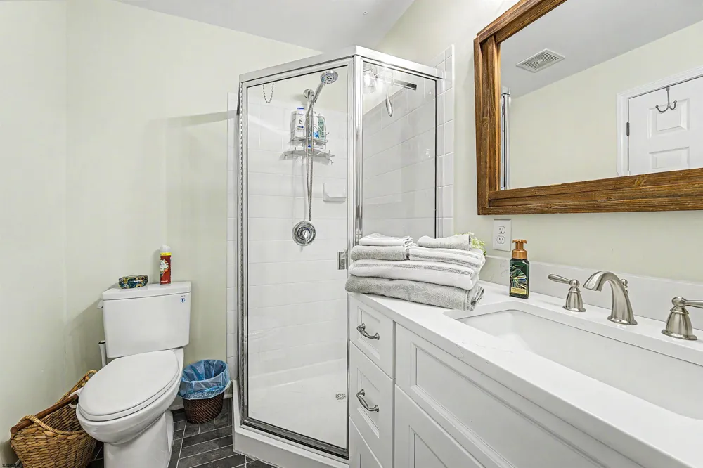 6 Bayside Dr Somers Point, NJ 08244
