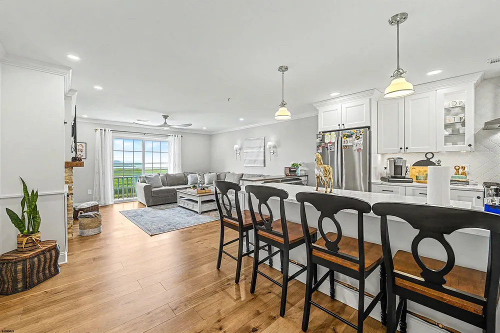 6 Bayside Dr Somers Point, NJ 08244