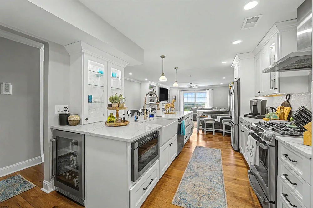 6 Bayside Dr Somers Point, NJ 08244