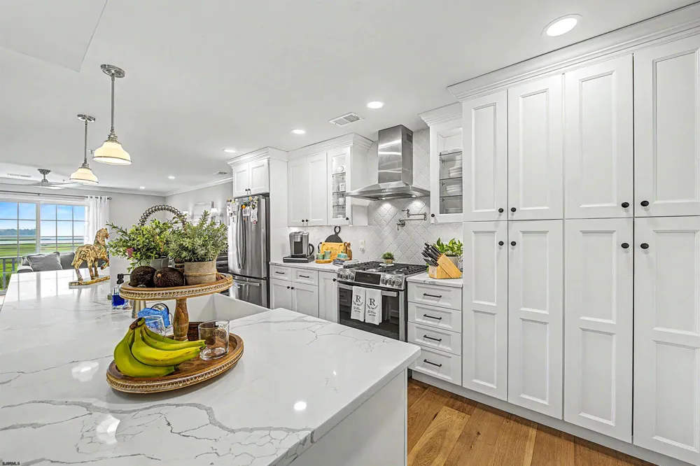 6 Bayside Dr Somers Point, NJ 08244