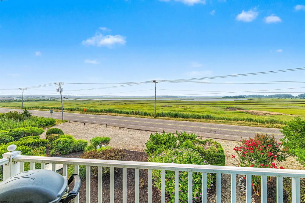 6 Bayside Dr Somers Point, NJ 08244
