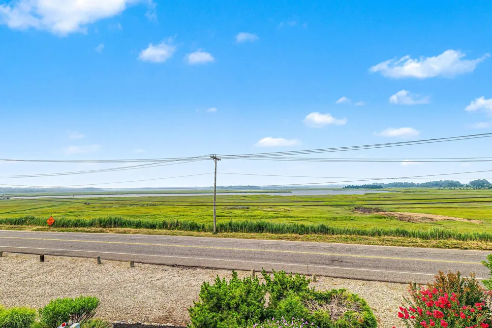 6 Bayside Dr Somers Point, NJ 08244