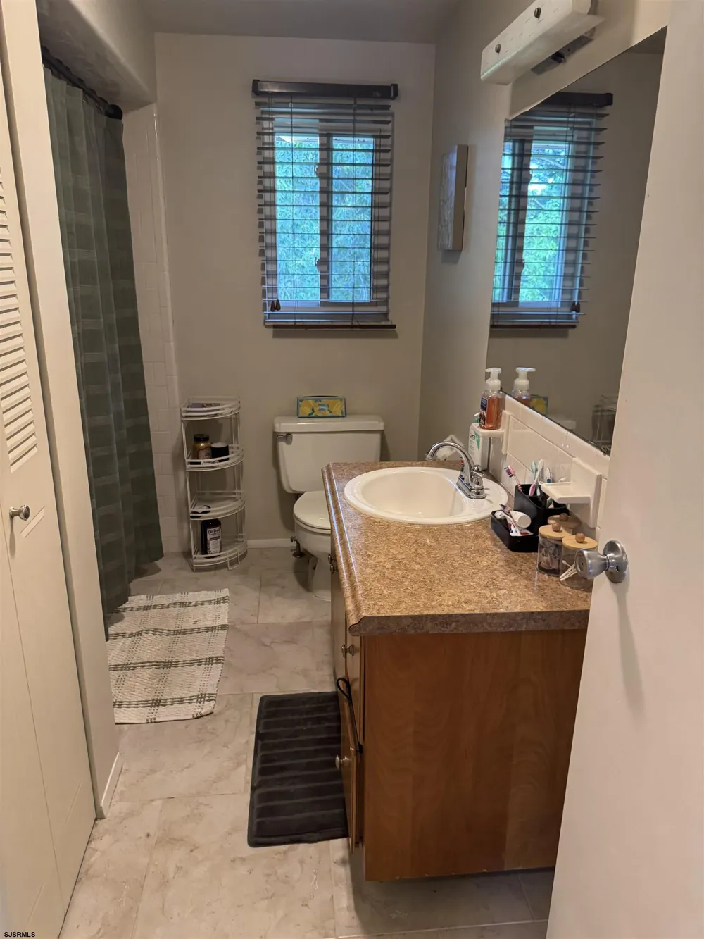 10 Toni Lynn Ct Hammonton, NJ 08037