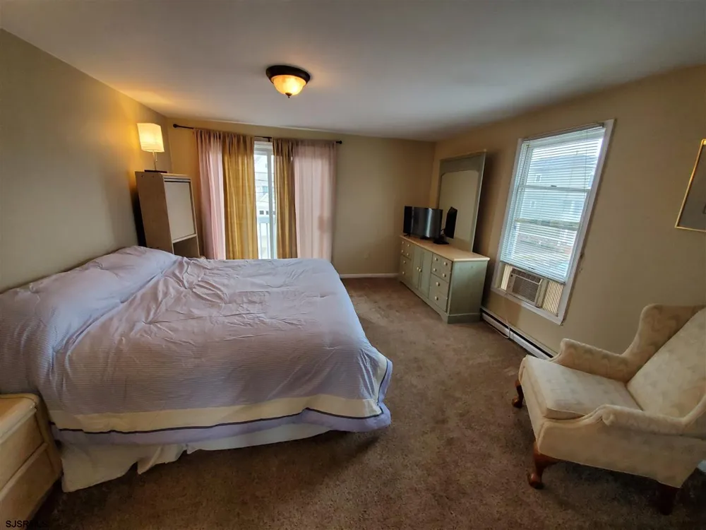 9720 Winchester Ave Margate, NJ 08402
