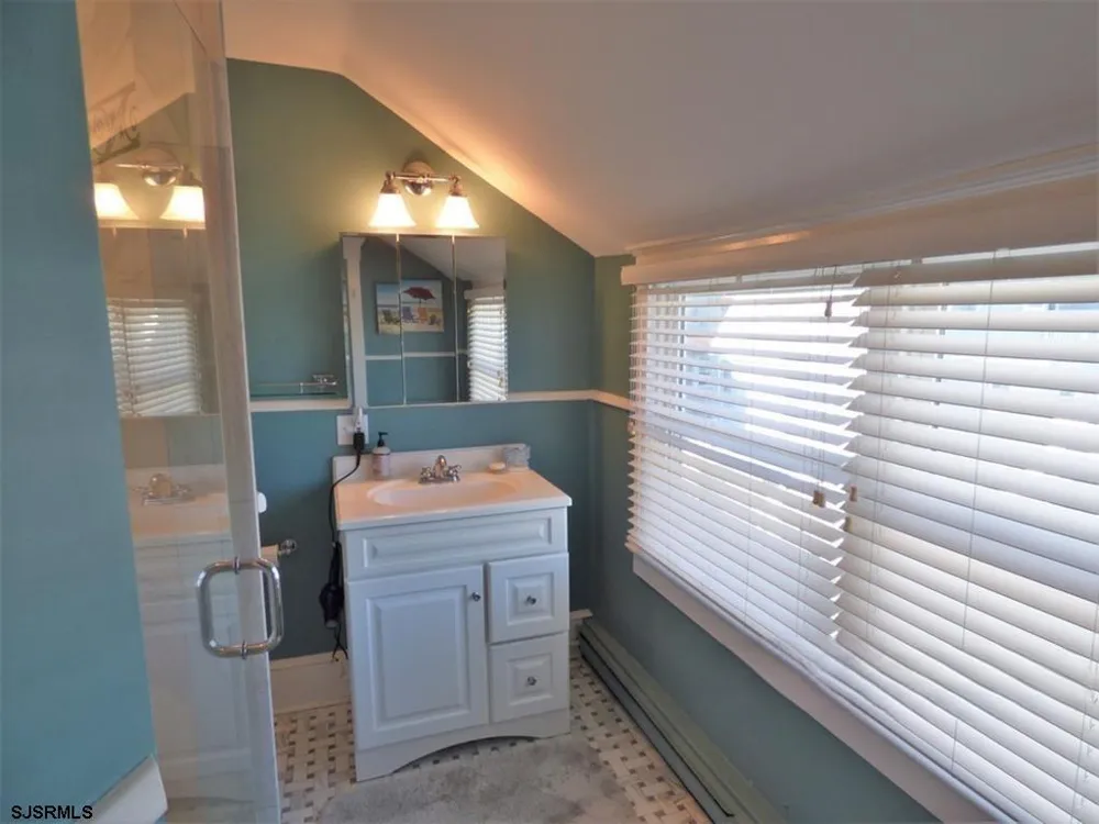 875 Stenton Pl Ocean City, NJ 08226