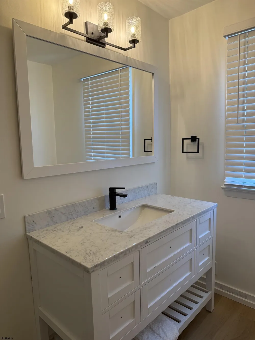 210 N Surrey Ave Ventnor Heights, NJ 08406