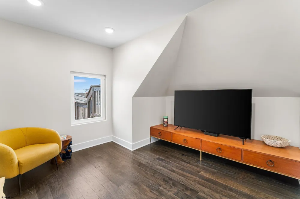 1059 Asbury Ave Ocean City, NJ 08226