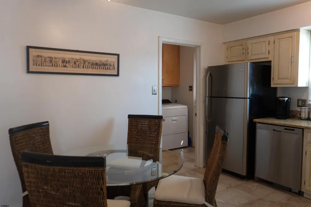 453 Berkshire Dr Ventnor, NJ 08406