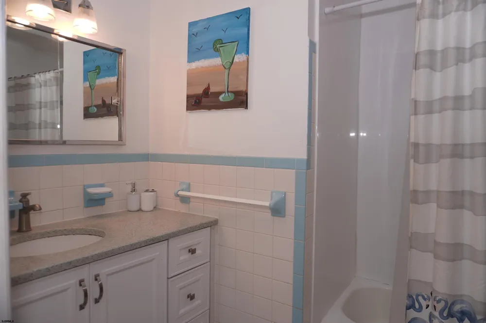 453 Berkshire Dr Ventnor, NJ 08406