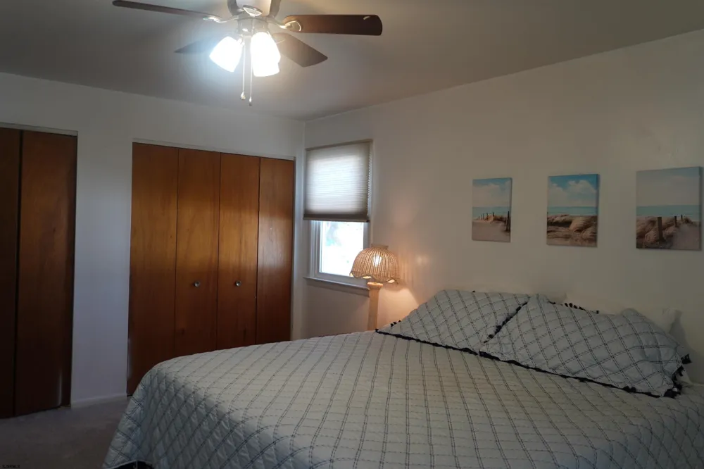 453 Berkshire Dr Ventnor, NJ 08406