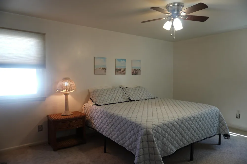 453 Berkshire Dr Ventnor, NJ 08406