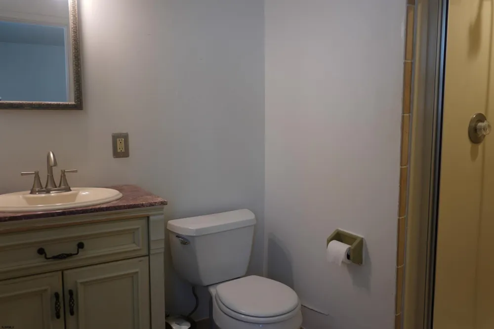 453 Berkshire Dr Ventnor, NJ 08406