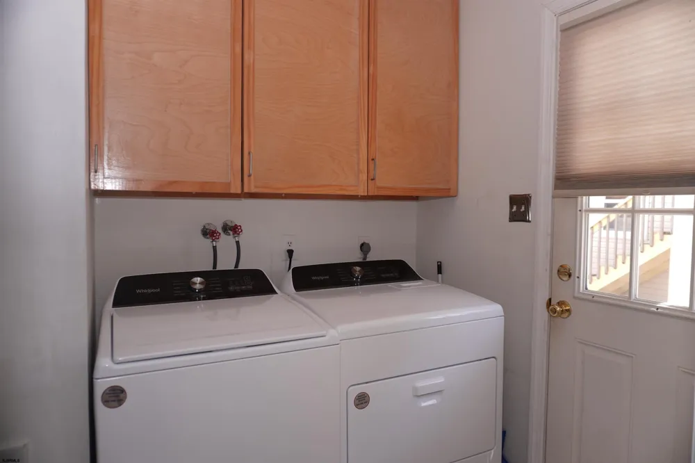 453 Berkshire Dr Ventnor, NJ 08406