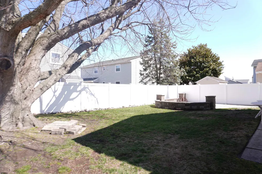 453 Berkshire Dr Ventnor, NJ 08406