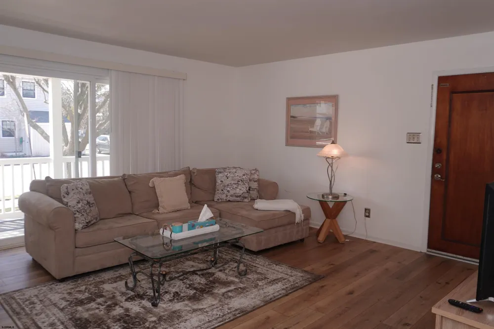 453 Berkshire Dr Ventnor, NJ 08406