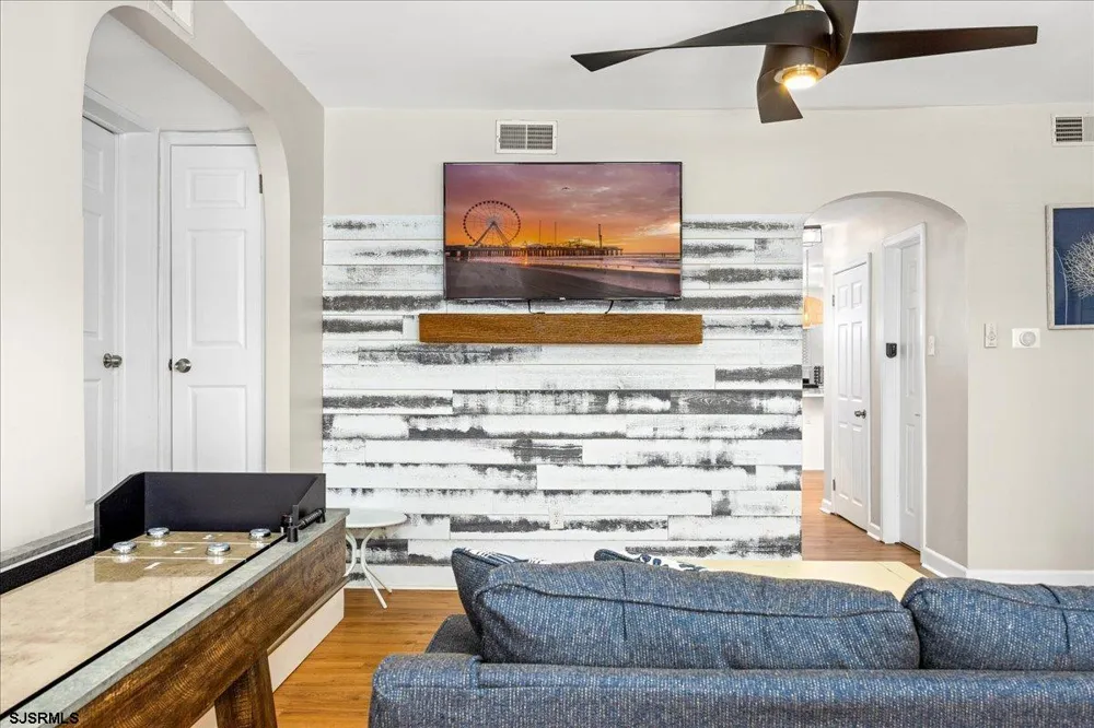 14 S Jackson Ave Ventnor, NJ 08406