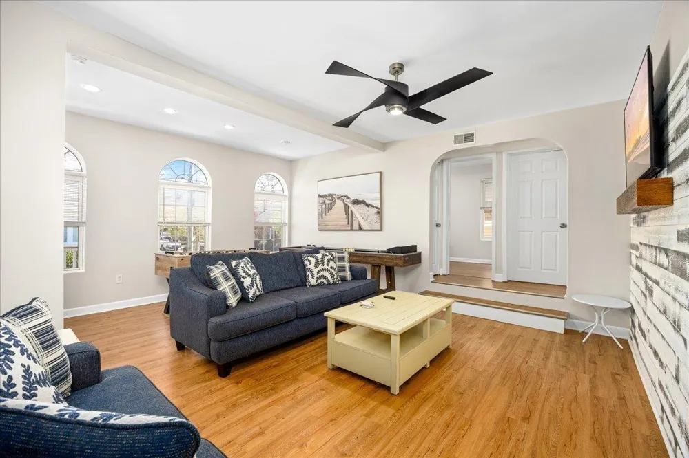14 S Jackson Ave Ventnor, NJ 08406