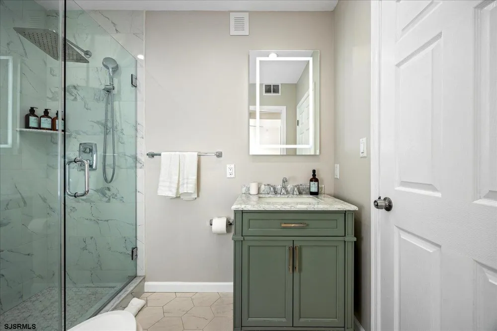 14 S Jackson Ave Ventnor, NJ 08406