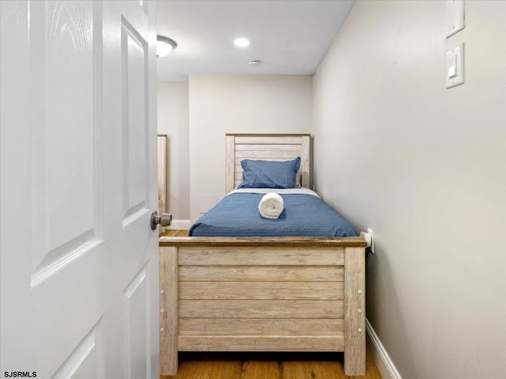 14 S Jackson Ave Ventnor, NJ 08406