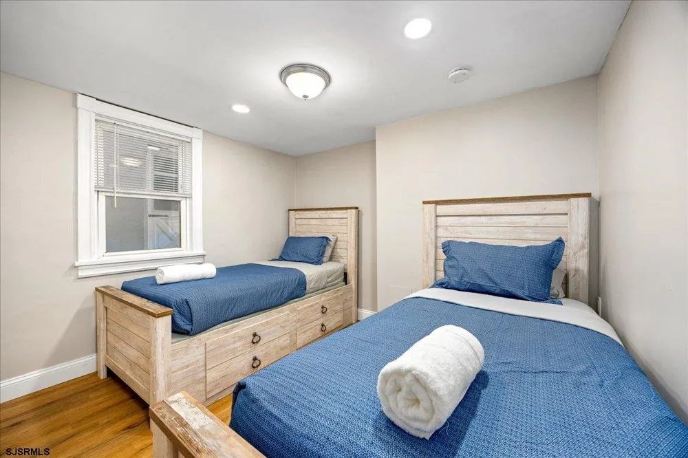 14 S Jackson Ave Ventnor, NJ 08406