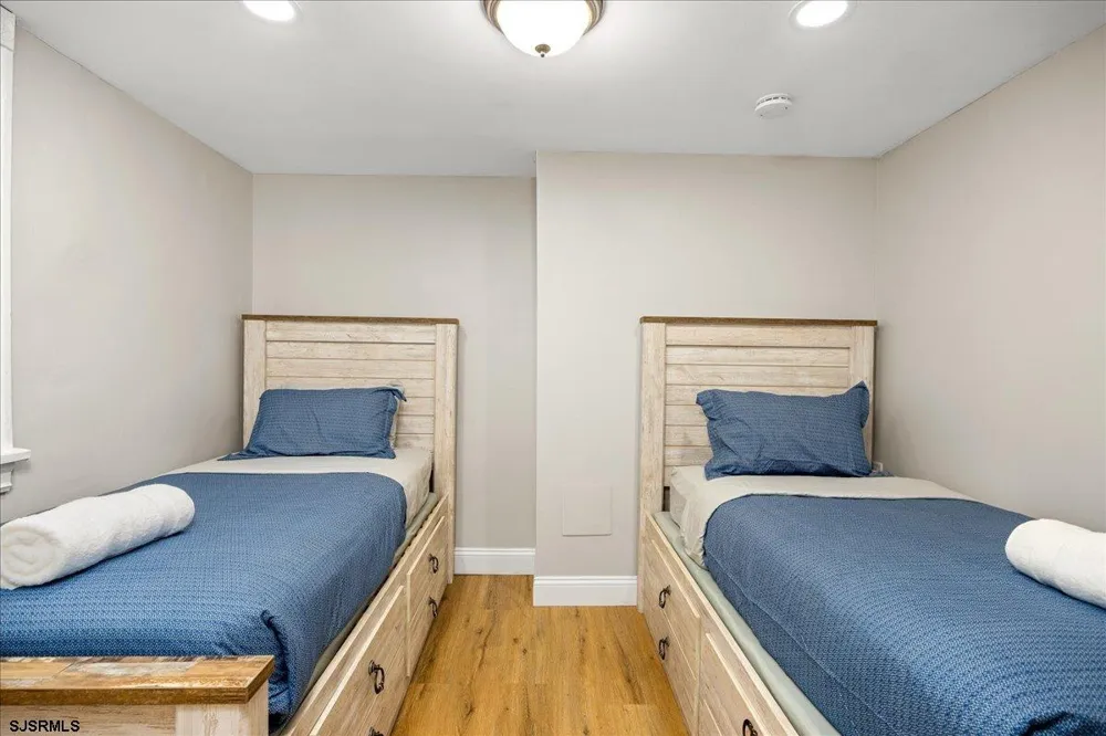 14 S Jackson Ave Ventnor, NJ 08406