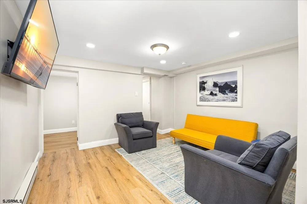 14 S Jackson Ave Ventnor, NJ 08406
