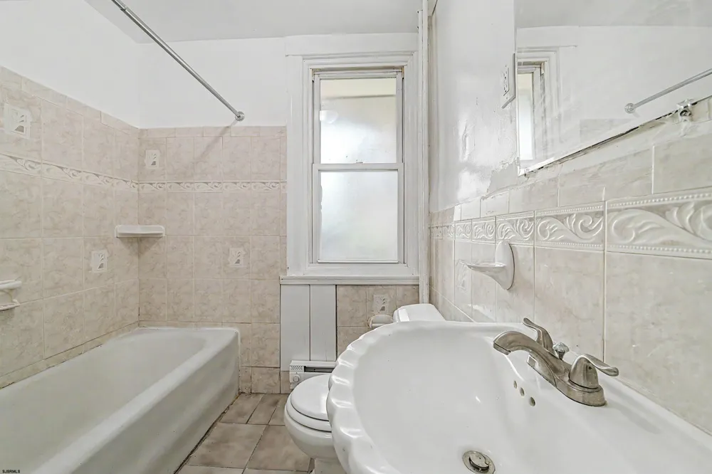 121 N Kingston Ave Atlantic City, NJ 08401