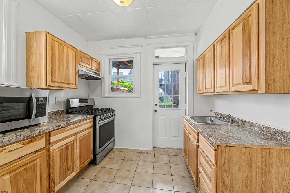 121 N Kingston Ave Atlantic City, NJ 08401