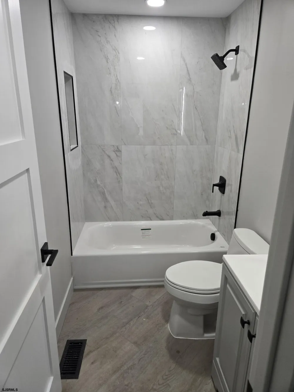 17 Tilton Club Egg Harbor Township, NJ 08234