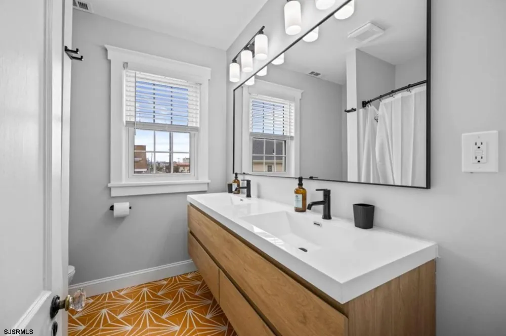 1 E 10th Street Ocean City, NJ 08226