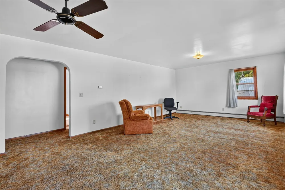 2610 S Shore Drive Crystal, MI 48818