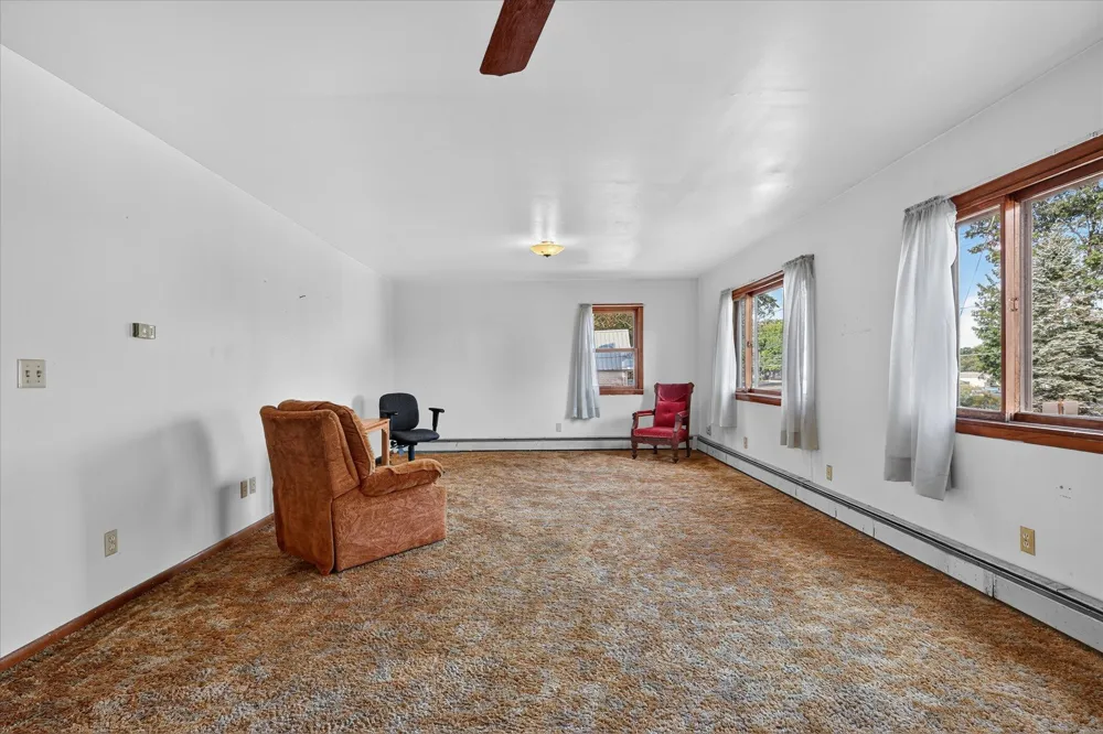 2610 S Shore Drive Crystal, MI 48818