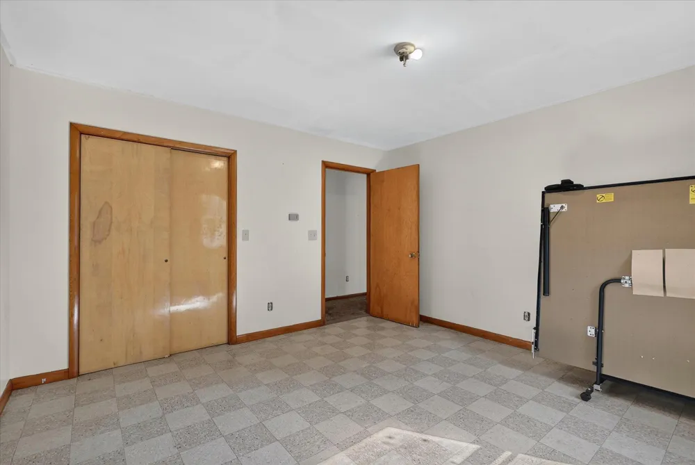 2610 S Shore Drive Crystal, MI 48818
