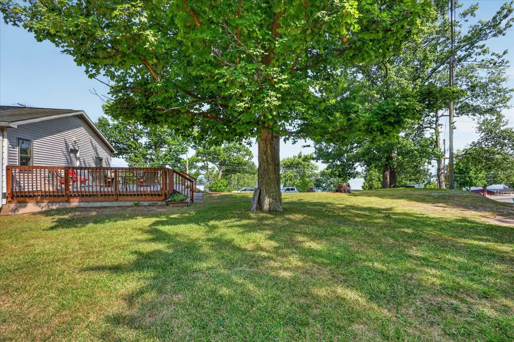 2610 S Shore Drive Crystal, MI 48818