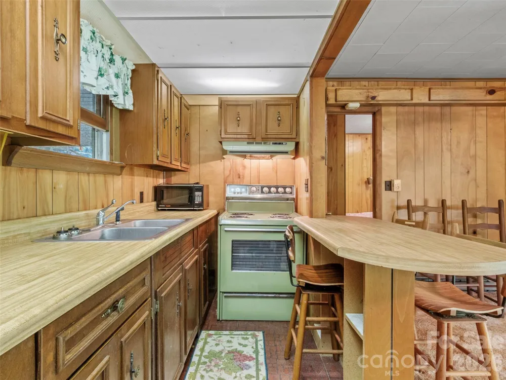 144 Florida Hill Drive Green Mountain, NC 28740