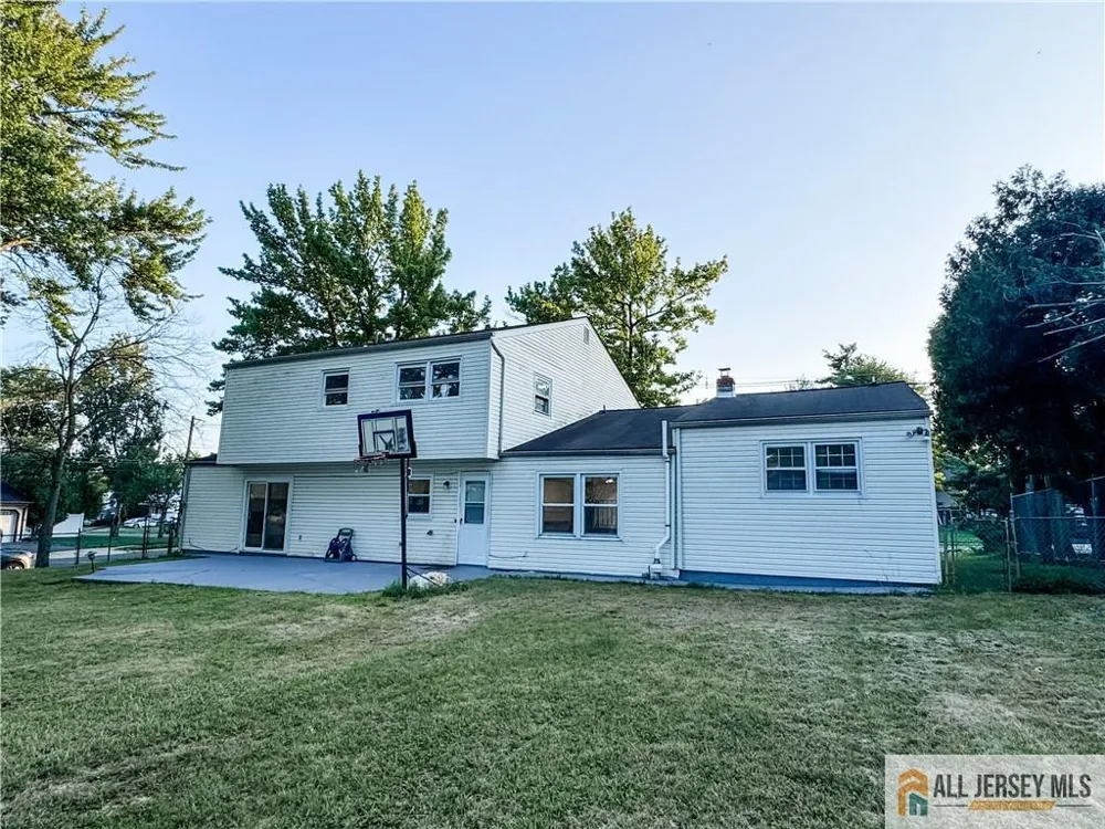 742 Grove Avenue Edison, NJ 08820