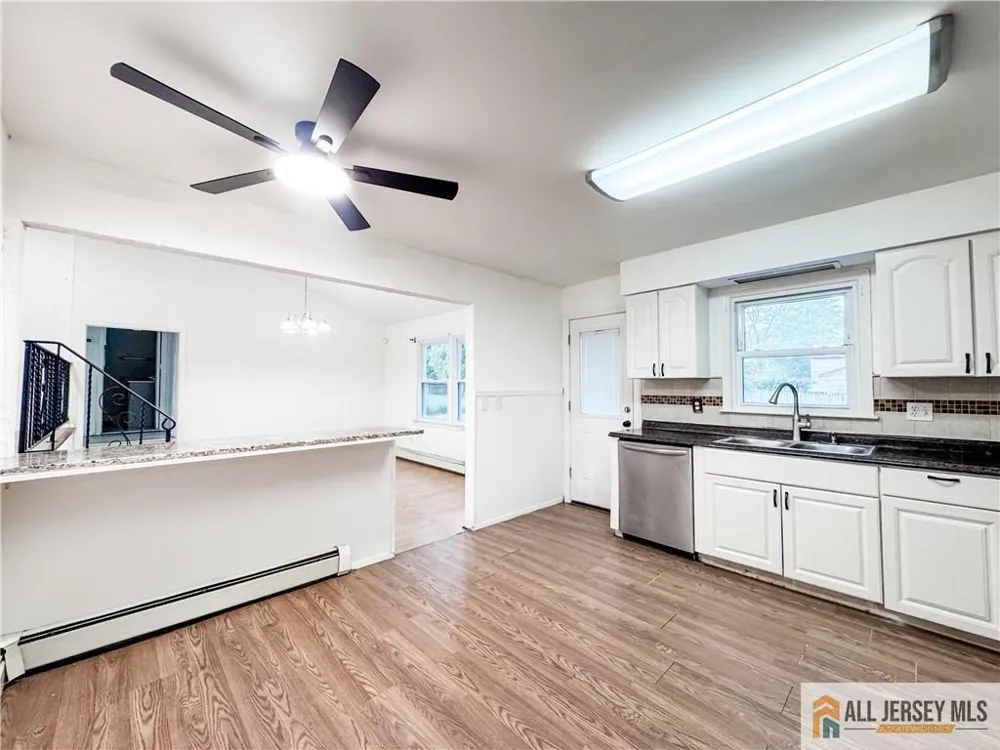 742 Grove Avenue Edison, NJ 08820