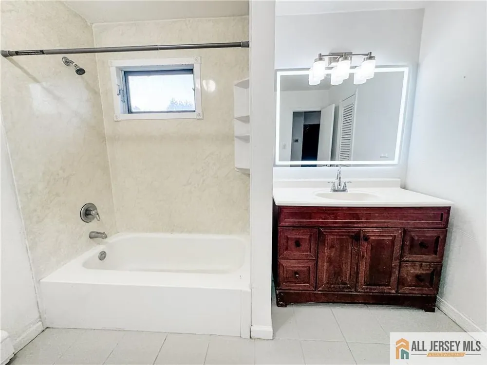 742 Grove Avenue Edison, NJ 08820