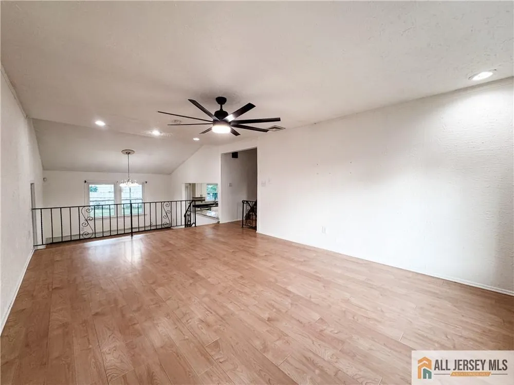 742 Grove Avenue Edison, NJ 08820