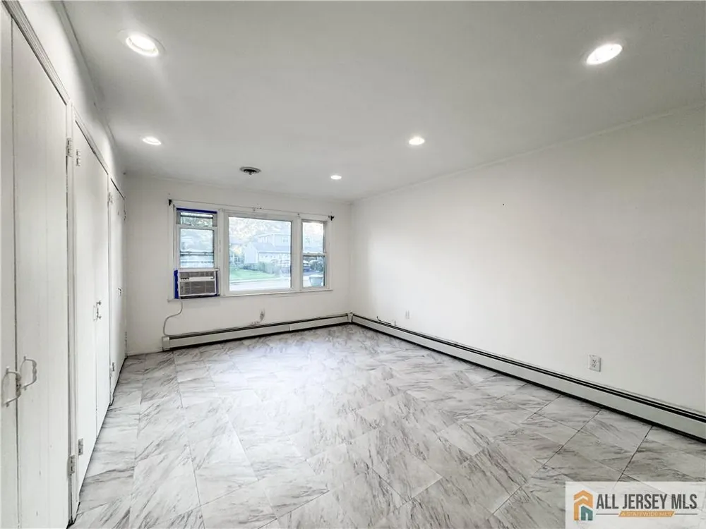 742 Grove Avenue Edison, NJ 08820